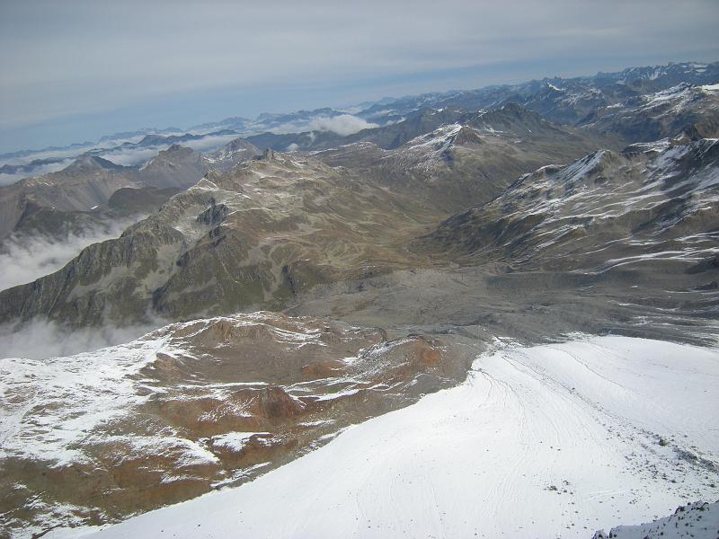 20080921_pizkesch 030.jpg - Blick vom Gipfel zur Keschhütte